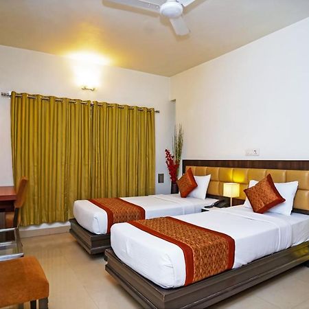 Hotel Pooja Palace New Delhi Buitenkant foto