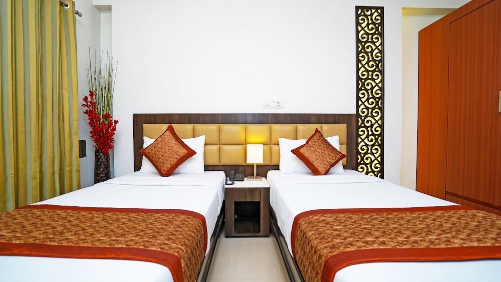 Hotel Pooja Palace New Delhi Buitenkant foto