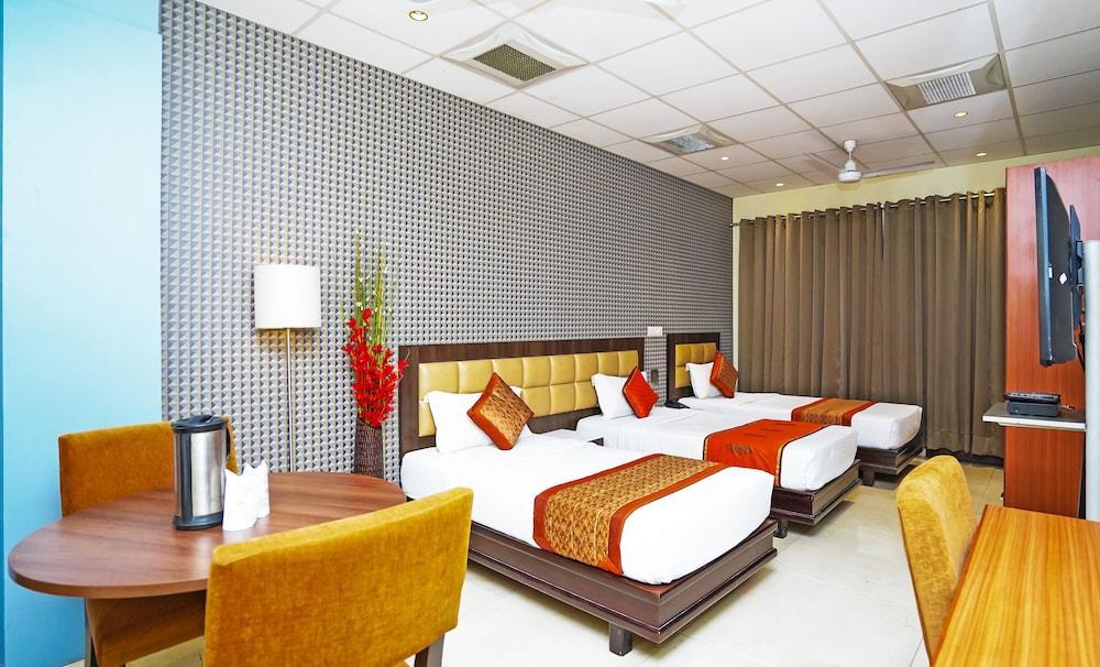 Hotel Pooja Palace New Delhi Buitenkant foto
