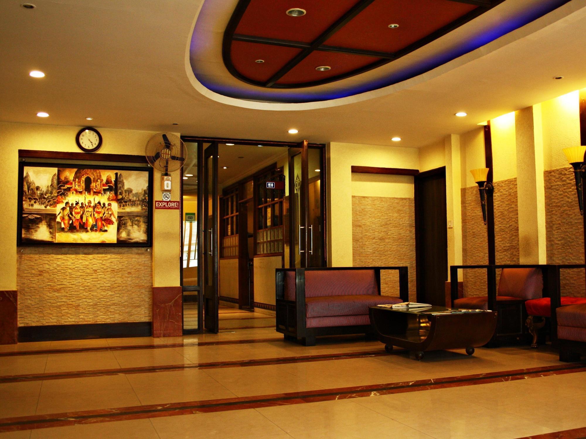 Hotel Pooja Palace New Delhi Buitenkant foto