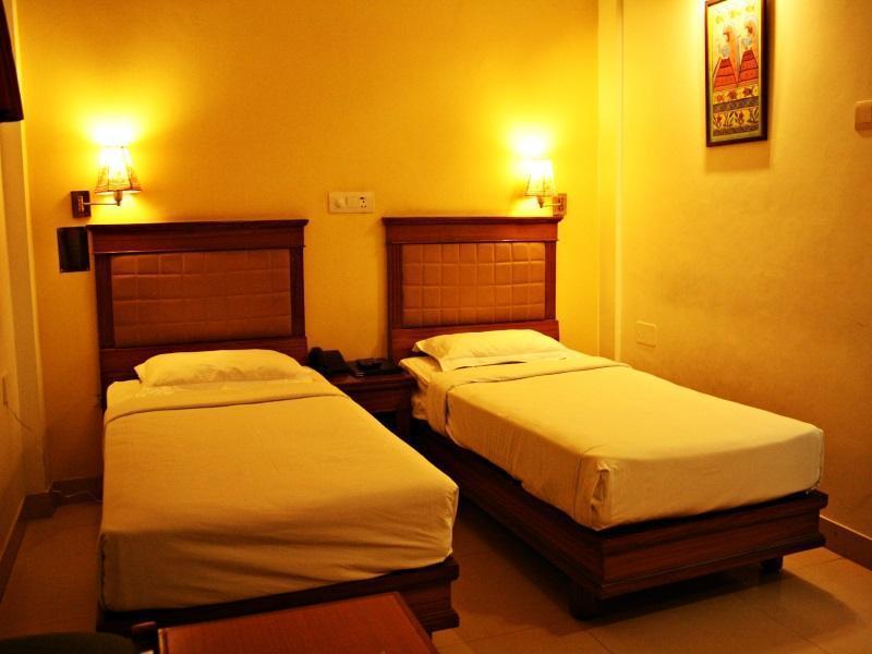 Hotel Pooja Palace New Delhi Buitenkant foto