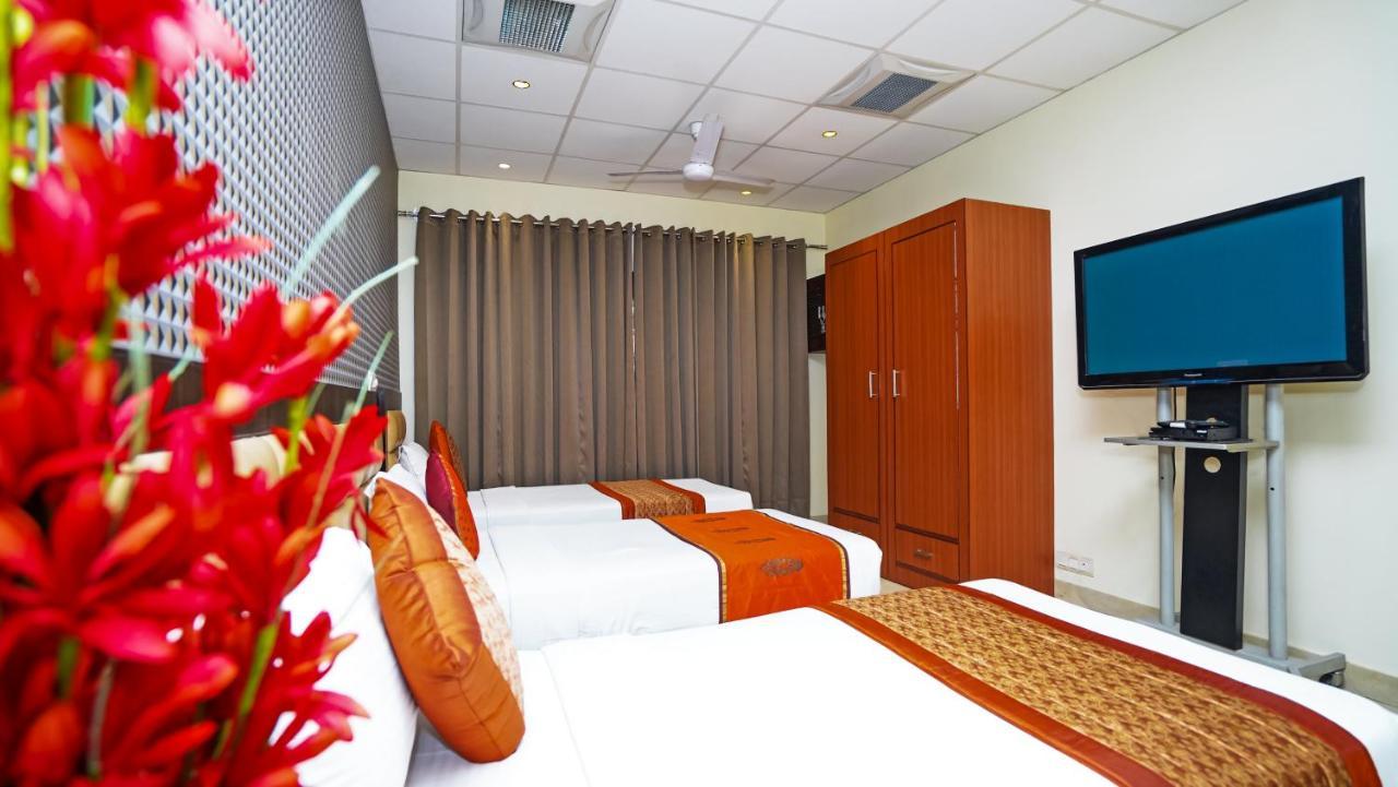 Hotel Pooja Palace New Delhi Buitenkant foto