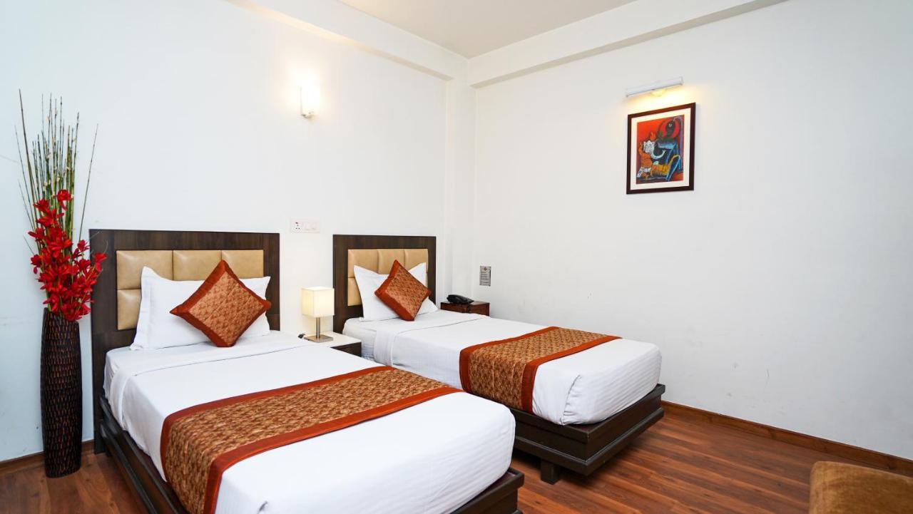 Hotel Pooja Palace New Delhi Buitenkant foto