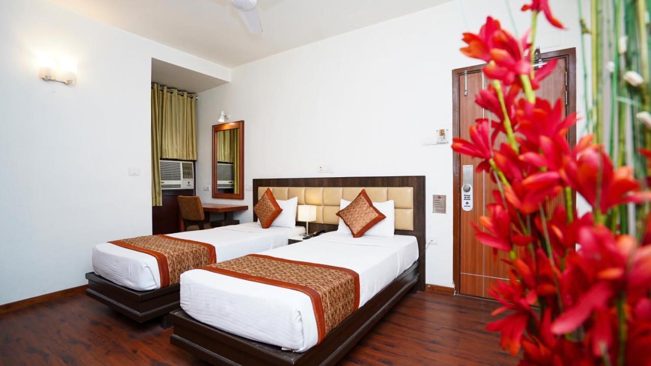 Hotel Pooja Palace New Delhi Buitenkant foto