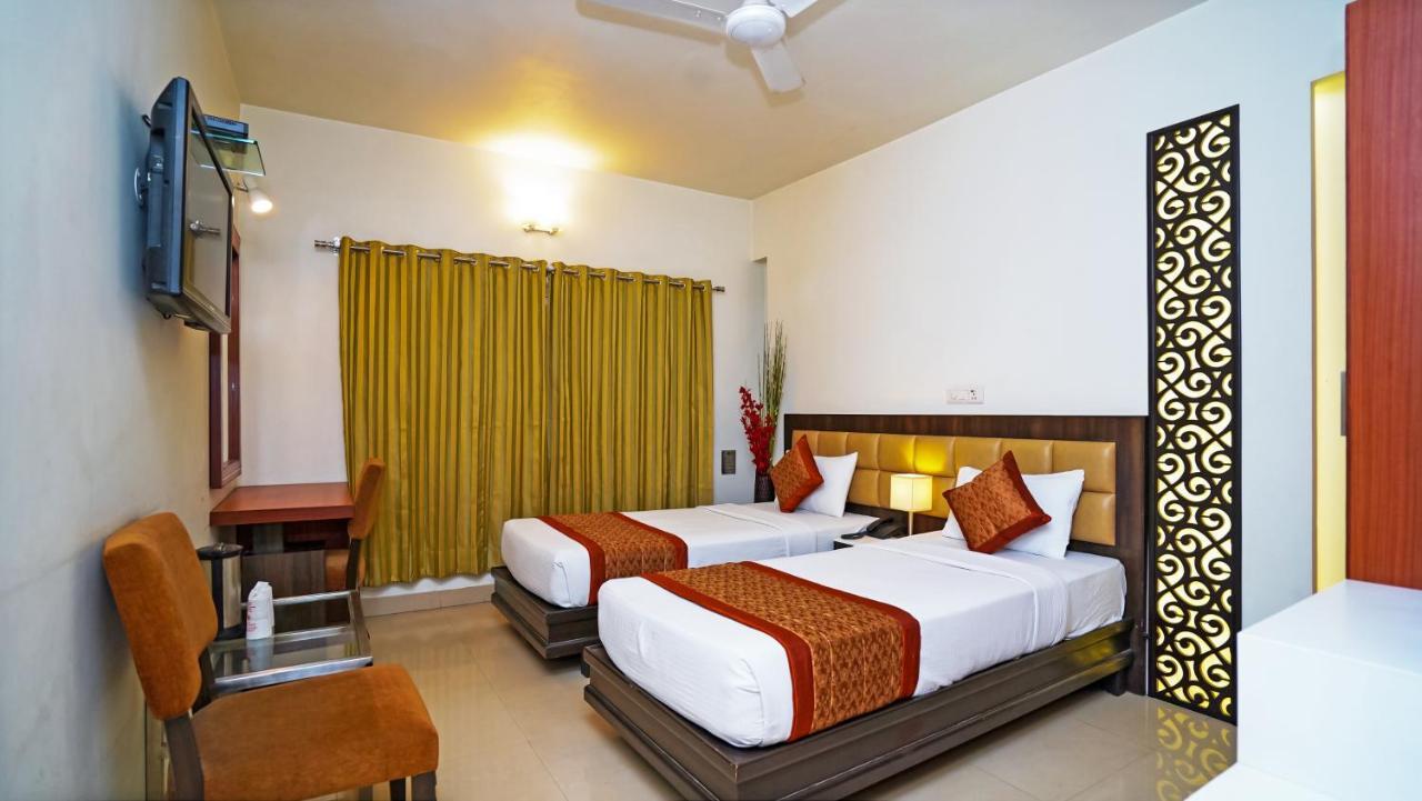 Hotel Pooja Palace New Delhi Buitenkant foto