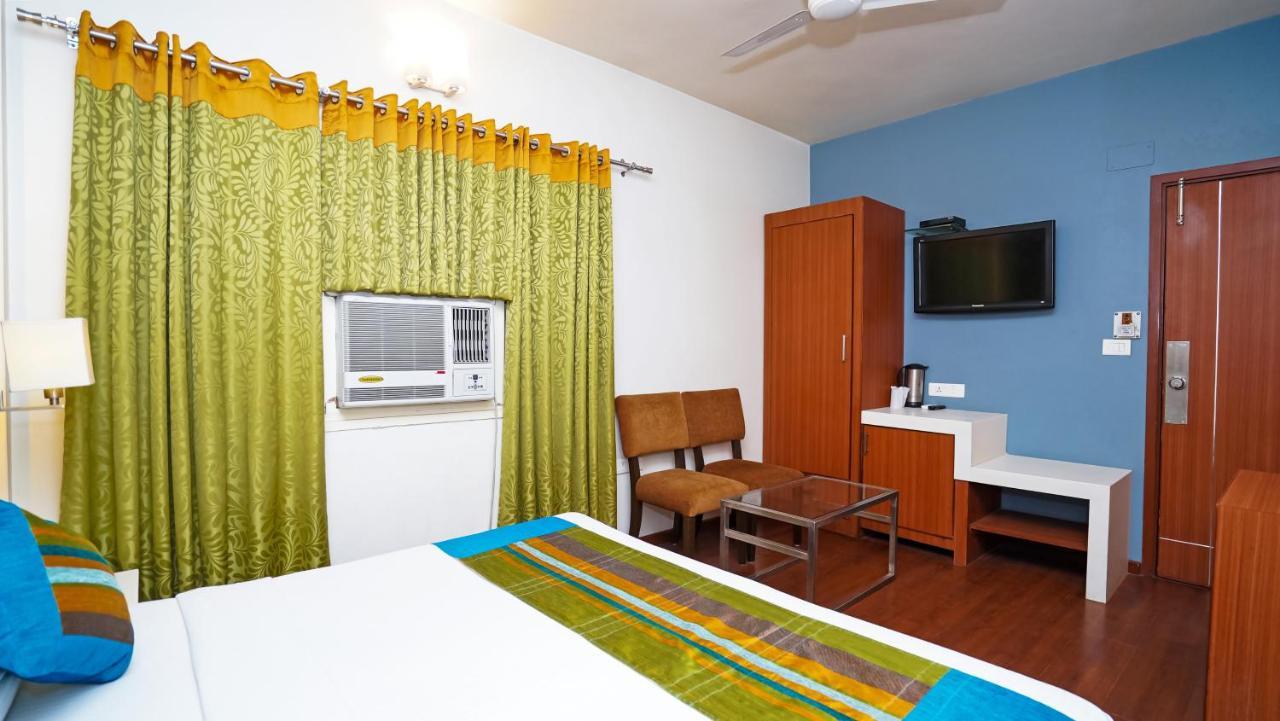 Hotel Pooja Palace New Delhi Buitenkant foto