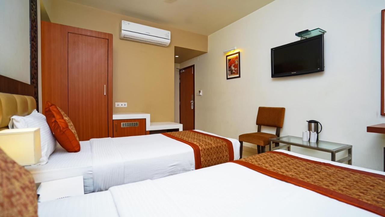 Hotel Pooja Palace New Delhi Buitenkant foto