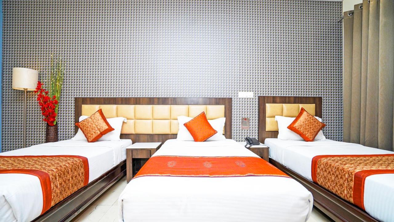 Hotel Pooja Palace New Delhi Buitenkant foto