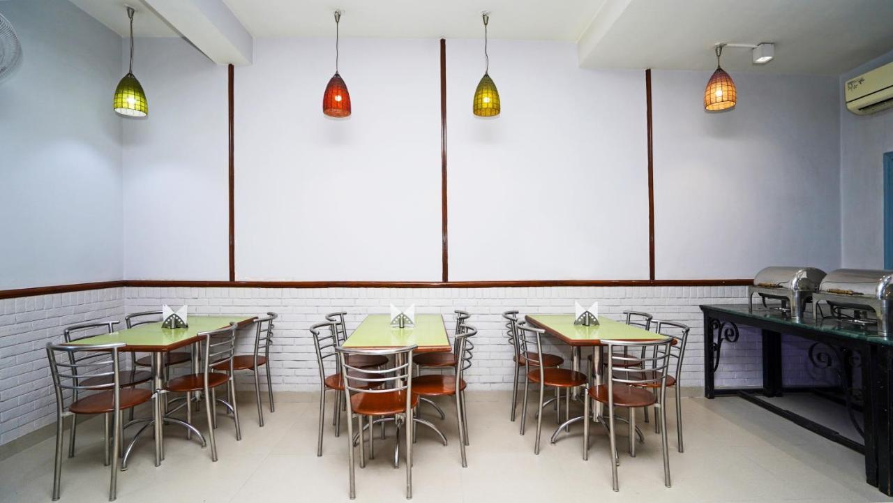 Hotel Pooja Palace New Delhi Buitenkant foto