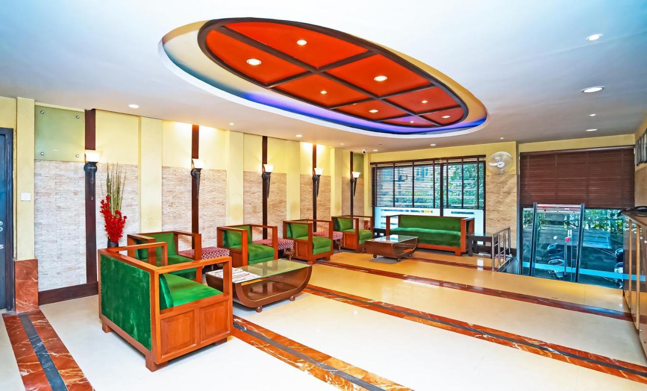 Hotel Pooja Palace New Delhi Buitenkant foto